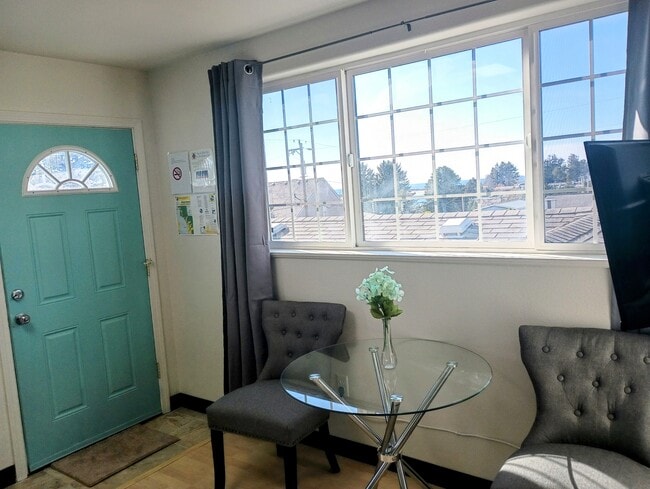 Photo - 2195 Fleming Ave Unit Studio apt w kitchenette