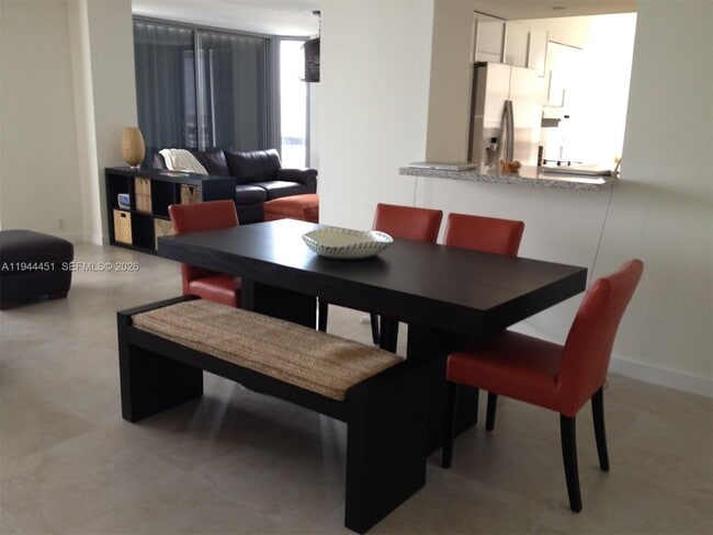 Building Photo - 19101 NE 36th Pl Unit 2807