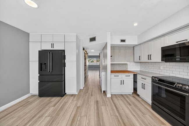 Photo - 505 NE 20th Ave Unit 209