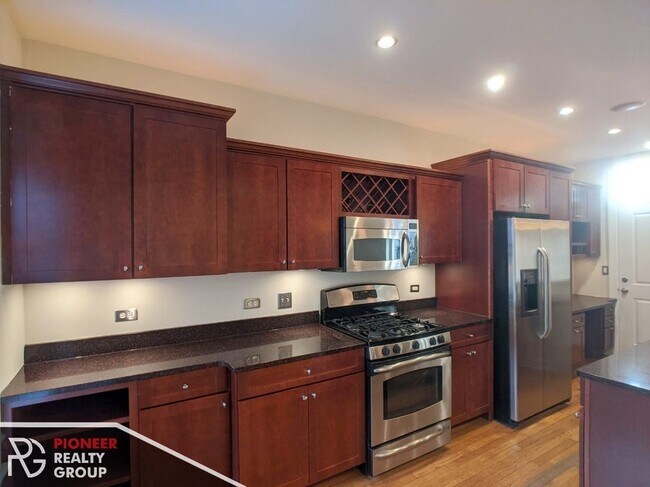 Photo - 736 W Addison St Unidad 2