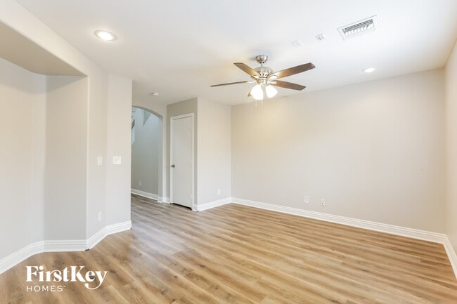 Photo - 7440 Margollini St