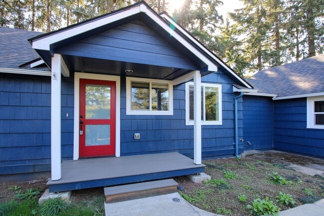 Photo - 860 Boxwood Ln SE