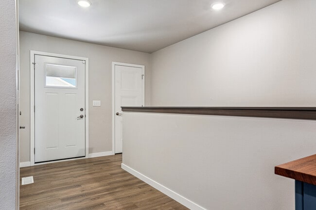 Photo - 785 River Bnd Ln