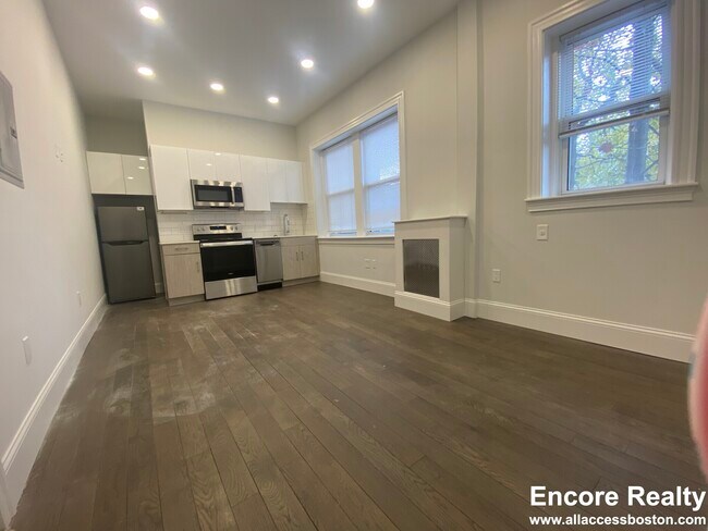 Photo - 124 Peterborough St Unidad 3