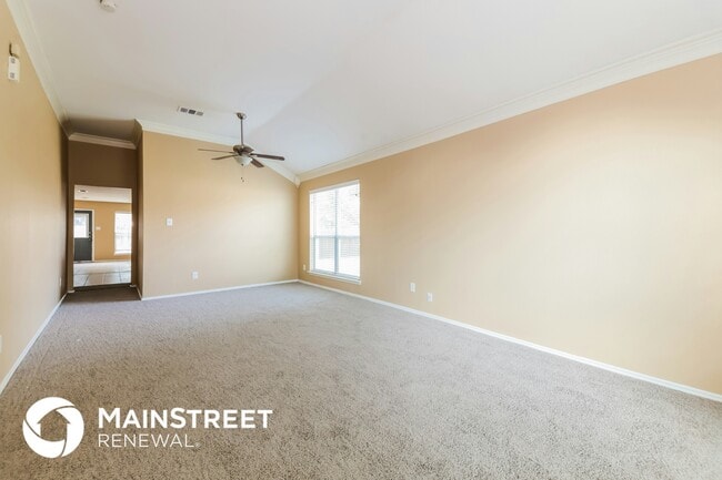 Photo - 208 Oxford Loop