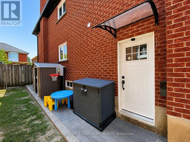 Photo - 75 Rockwood Crescent
