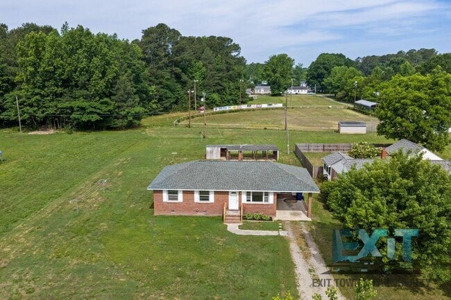 Photo - Charming 3BR Home in Jarratt - Convenient Location Near I-95