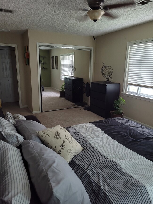 Photo - 967 Smoketree Dr Unit Bedroom with bathroom