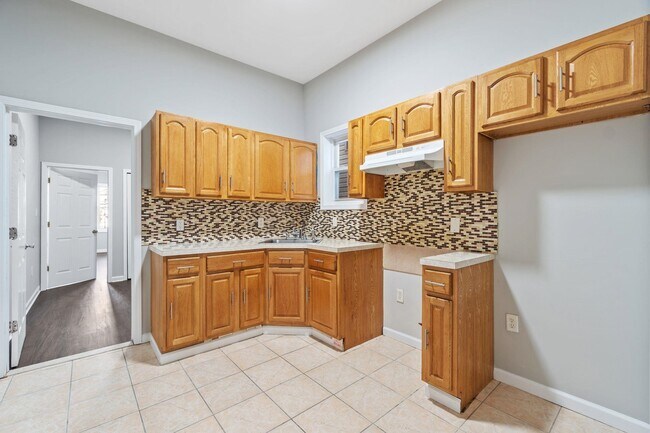 Photo - 162 Clerk St Unit 1