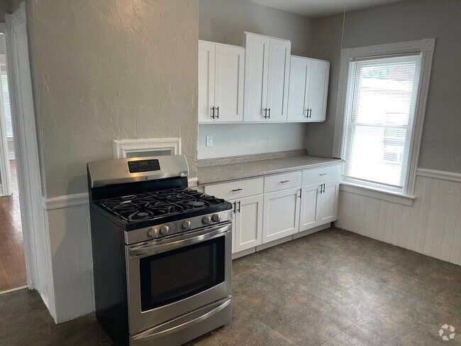 Building Photo - 172 Division St Unit 2 nd floor Rental
