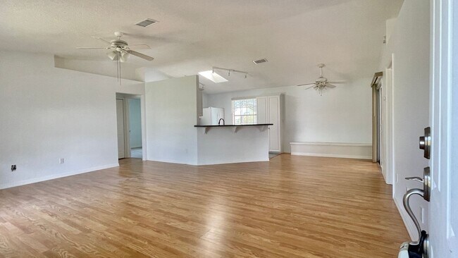 Photo - 3 BR , 2 Bath Annual Screened Pool Home Available