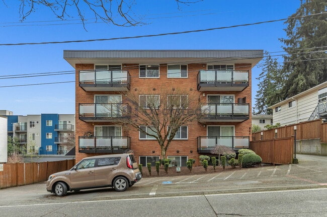 Building Photo - 845 NE 125th St Unit Apt 302
