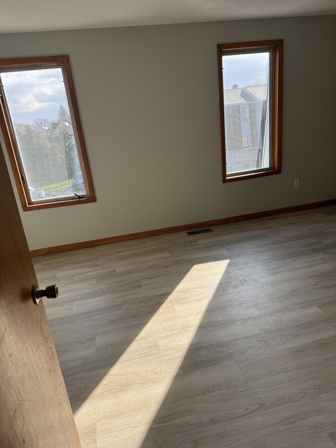 Photo - 410 Farmington Ave