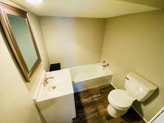 Photo - SPRING SPECIAL: HALF OF FIRST MONTH RENT!!... House