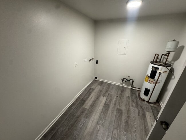 Photo - 496 Madison Ave