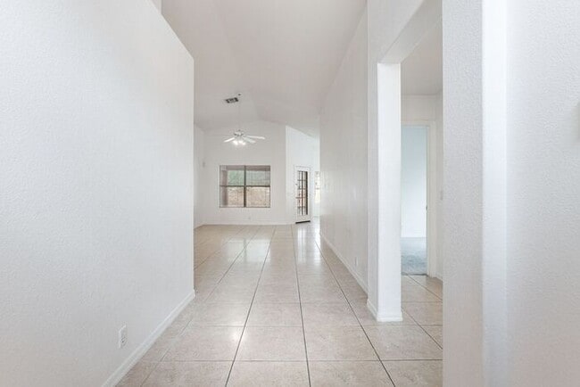 Photo - Enjoy an open floor plan with all appliances!
