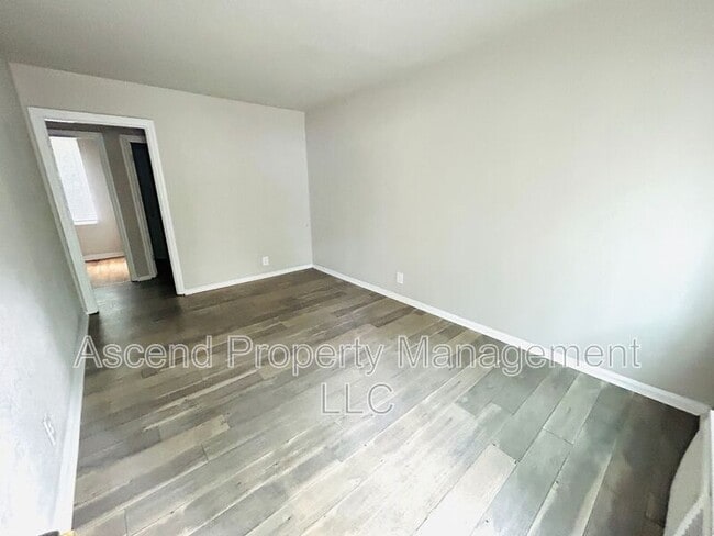 Photo - 217 Sequoia Dr