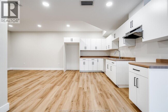 Photo - 21295 Harbour Rd