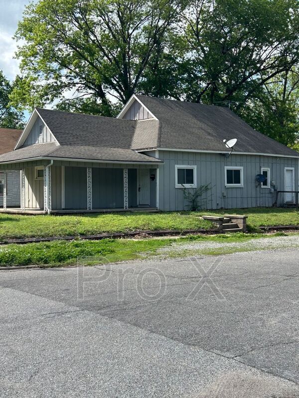 Building Photo - 502 W 9th St