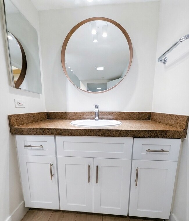 MASTER VANITY - 10535 Wilshire Blvd Unit 6