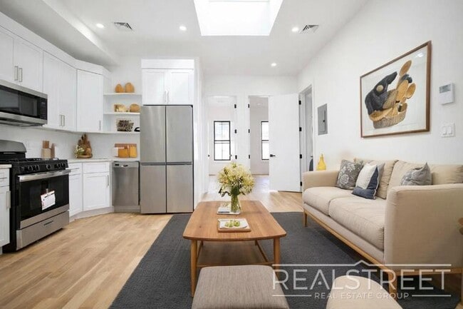 Building Photo - Stunning NEW 4 BED Floor Thru in Bushwick Townhouse Unit 3