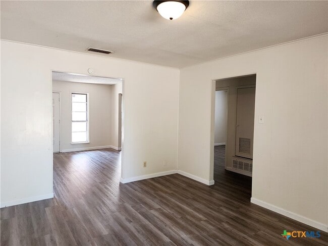 Photo - 2303 Daisy Dr