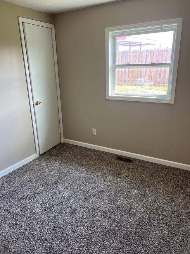 Photo - 725 W Maple St