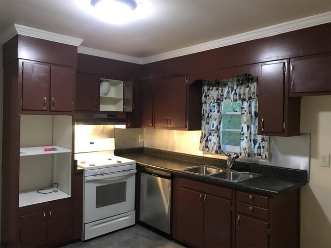 Photo - 1319 Greenview Dr