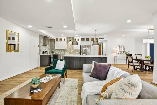 2829 Timmons Ln Unit 211