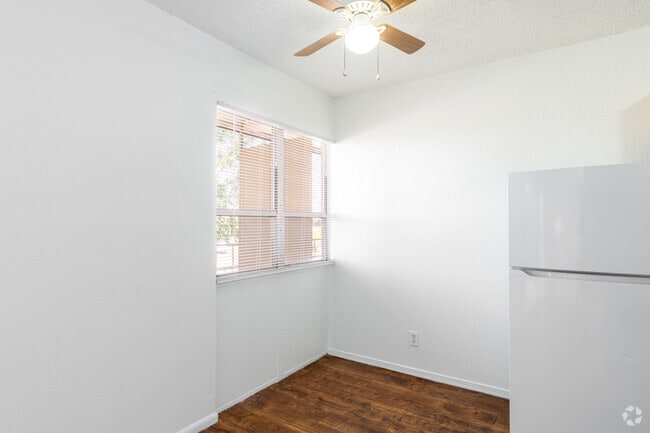 2BR, 1BA - 730SF - Dining Room