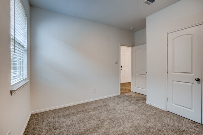 Photo - 1225 Antelope Passing Dr