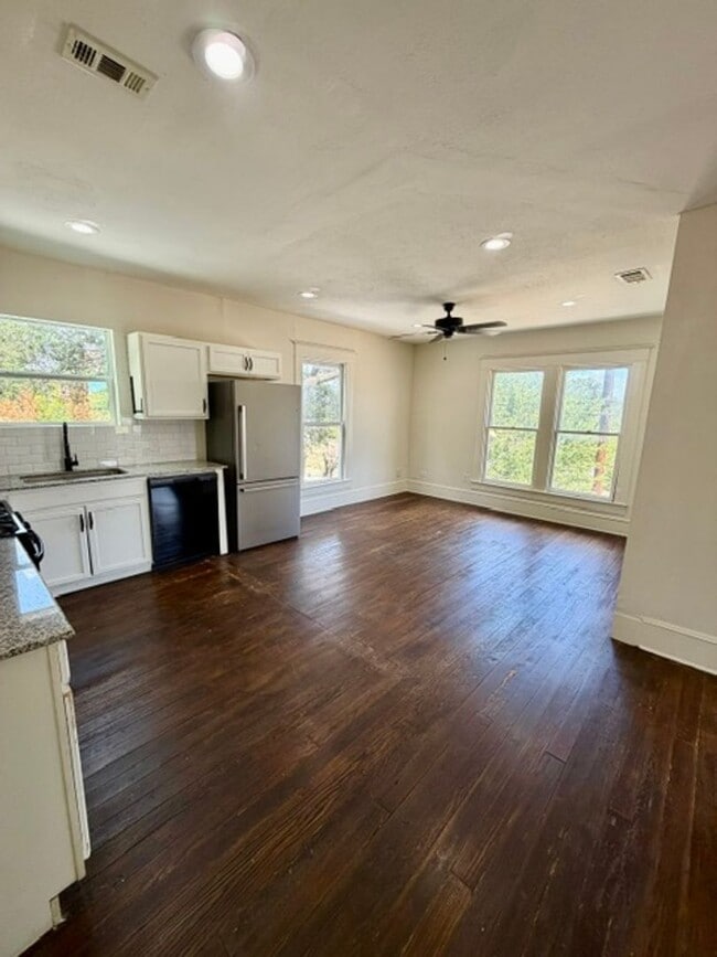 2201 Colonial Ave Unit B