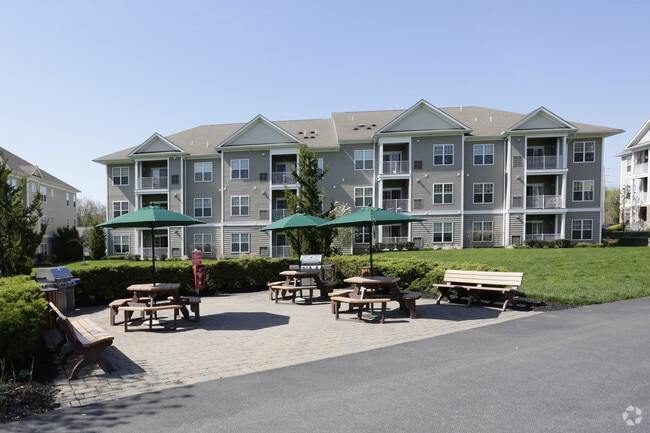 Woodmont Mews