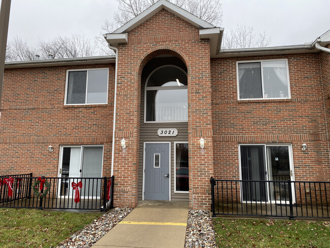 Photo - 3021 Birch Row Dr Unidad 4 Rental