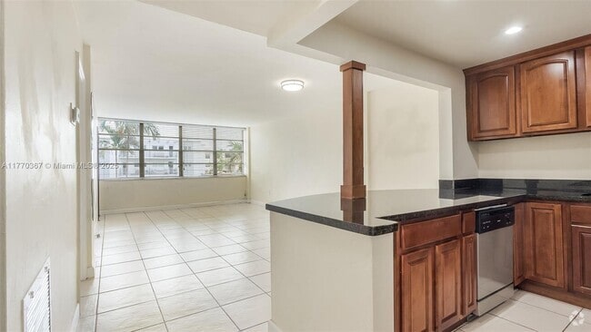 Building Photo - 2175 NE 170th St Unit 205 Rental