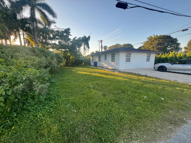 Photo - Updated 3/1 Home for Rent Close to Downtown Fort Myers Fun & Dining!