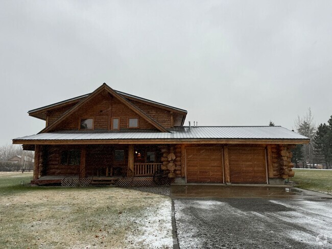 Building Photo - Enchanting Log Home for Lease