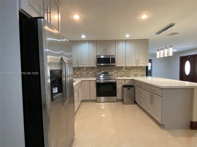 Photo - 490 Bonaventure Blvd