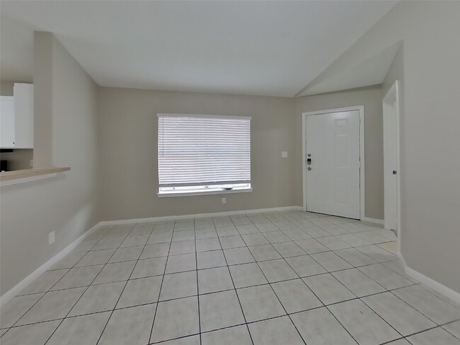 Photo - 3234 Kelling St