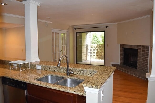 Photo - 413 W 8th St Unit B - 1