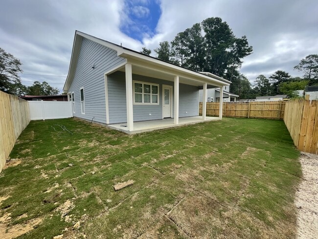 Photo - 102 W 9th St