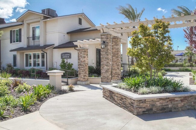 Photo - University Plaza