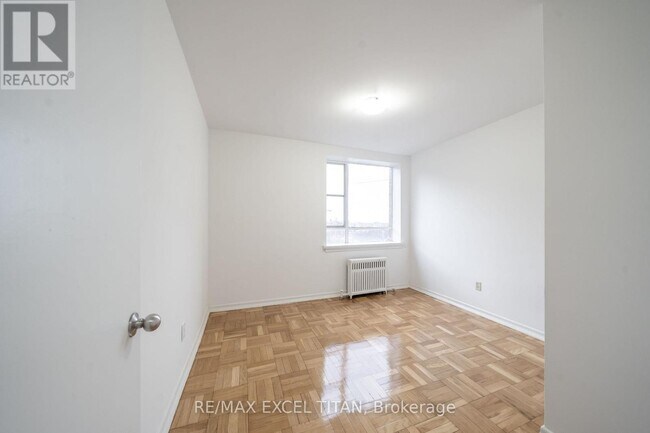 Photo - 2507 Eglinton Ave W Unité 106