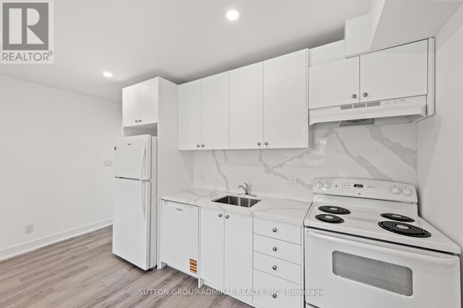 Photo - 1305 St Clair Ave W