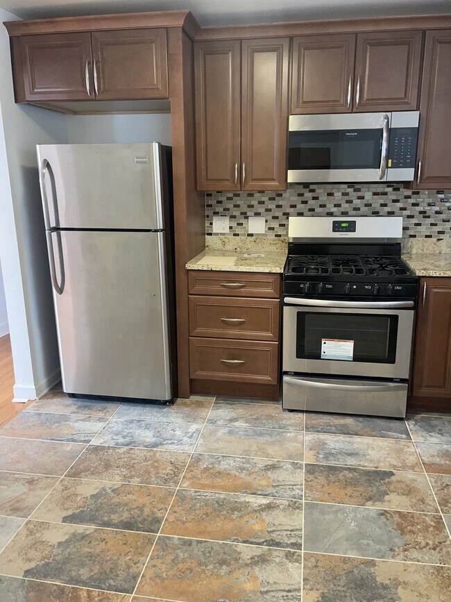 Photo - 7130 N Paulina St