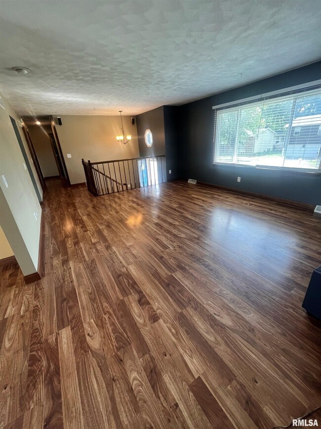 Photo - 3751 Tam-O-Shanter Dr N