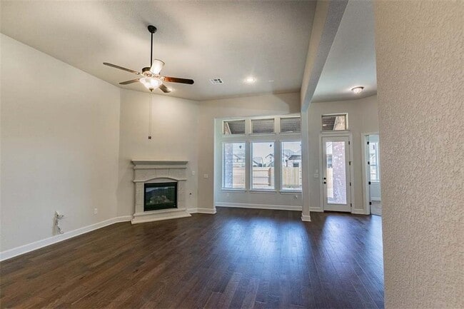 Photo - 932 Hezekiah Ln