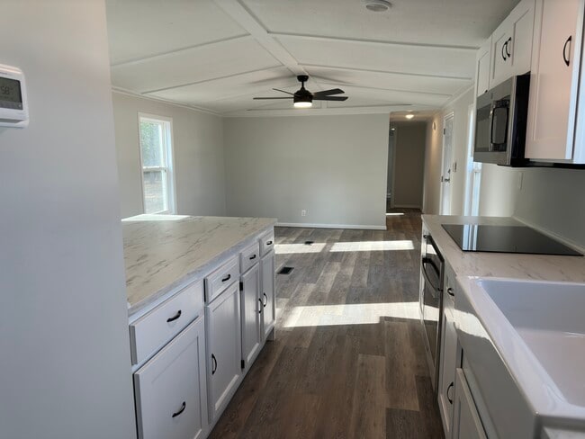 Photo - 72 Rolandale Ln