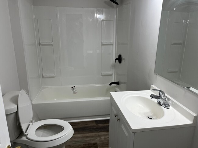 Photo - 635 N Moore Rd