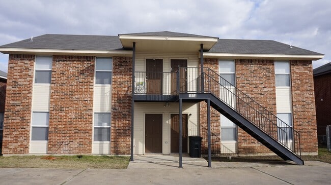 Building Photo - 1504 Windward Dr Unit # A